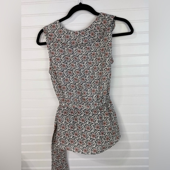 Max Studios women’s frilly floral feminine sleeveless top, peplum style. Size XS - Picture 3 of 5